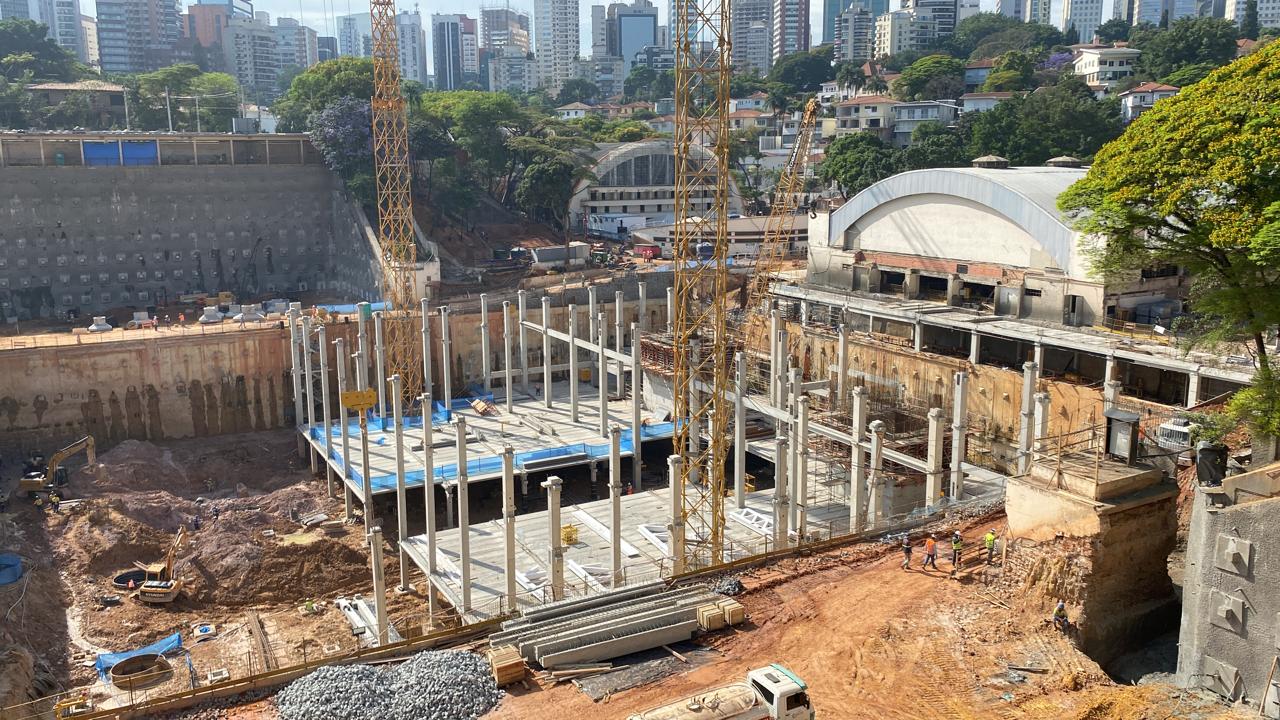 Evento Segredo da Construção, com participantes do livro